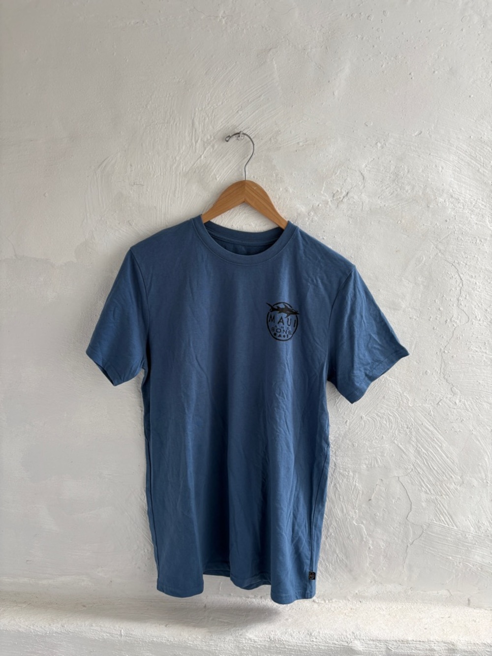 Men’s medium Maui and Sons graphic t-shirt